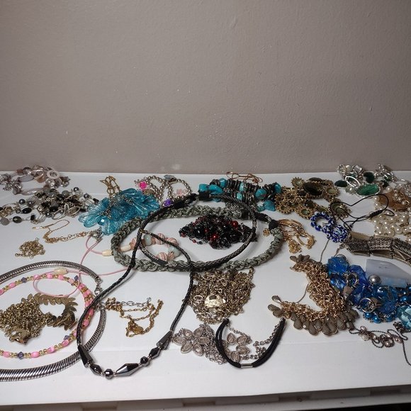 Lot Of Over 35 Necklaces - Picture 1 of 15